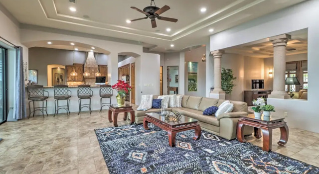 Pet-Friendly Phoenix Home Pool and Spa, 预订 酒店 Laveen 亞利桑那州