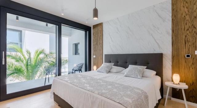 Pax in Sutivan with 3 bedrooms and 3 bathrooms