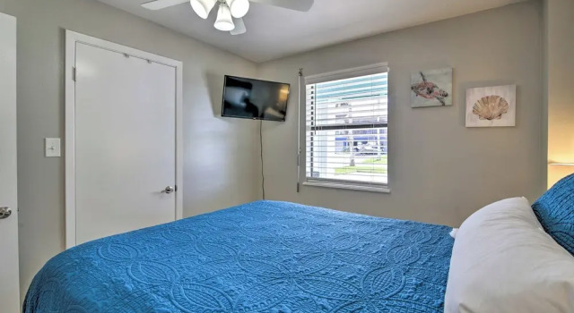 Коттедж Beach Home w/ Pool & Hot Tub < 1 Block to Beach!