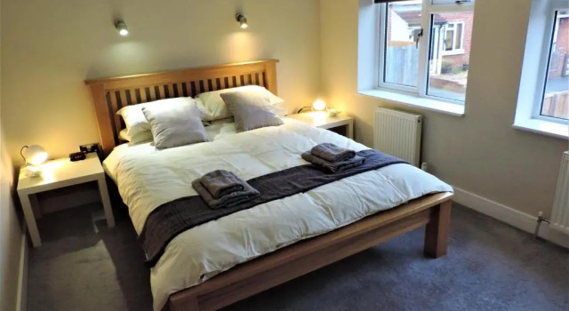 3 Bed Farnborough Air Accommodation, Забронировать Отель Фарнборо Суррей