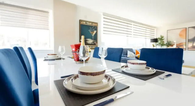 Apartment - Sleeps 6 - Parking - Wifi