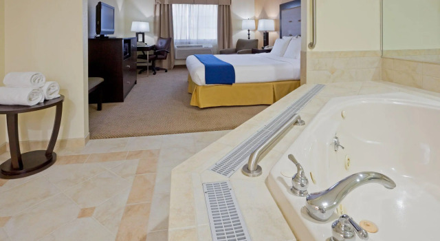 Holiday Inn Express & Suites Absecon-Atlantic City by IHG