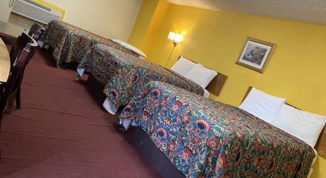 Трёхместный номер Standard Madill Inn