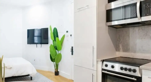Апартаменты 403-2e Newly Renovated Studio UES
