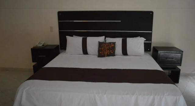 Полулюкс Hotel Jardin Real