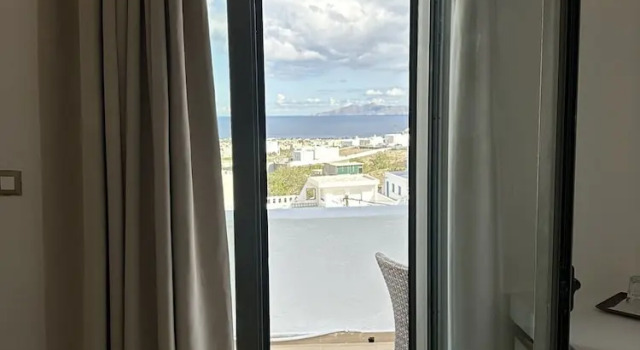 Двухместный номер Standard с балконом и с видом на море OMIROS HOTEL