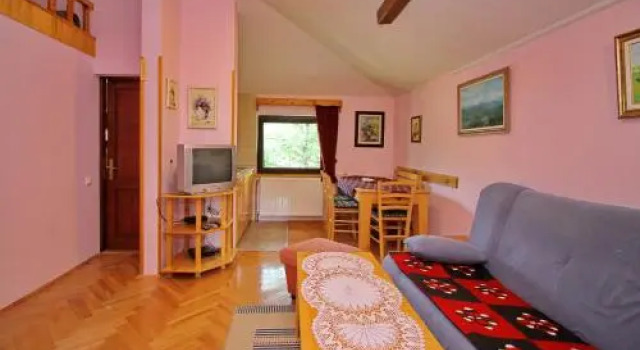 Apartmani Krcma Gaj, Buchen Sie Hotel Čajetina 