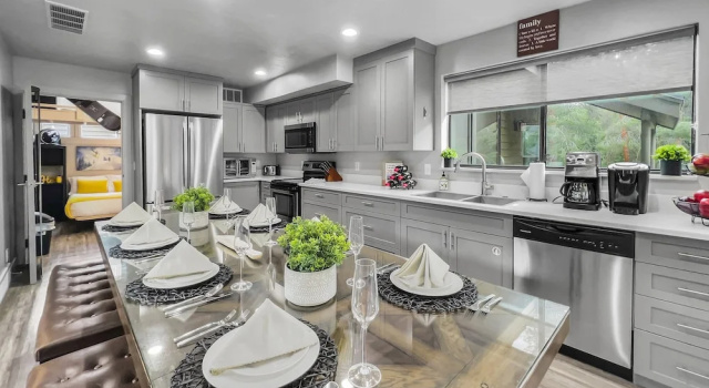 Номер Standard с 4 комнатами Hidden Haven At Apache Trail! 4 Bedroom Townhouse by RedAwning