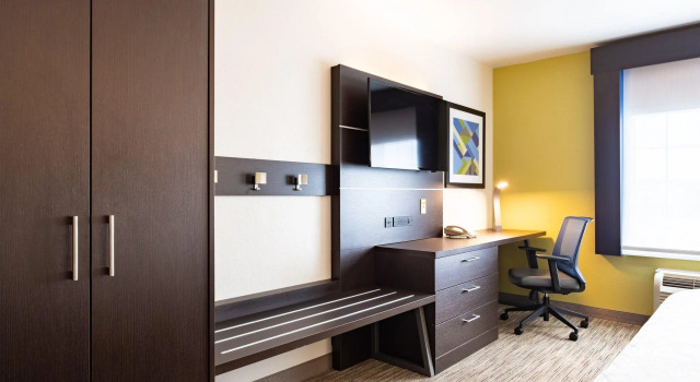 Двухместный номер Standard Holiday Inn Express Hotel & Suites Evanston by IHG