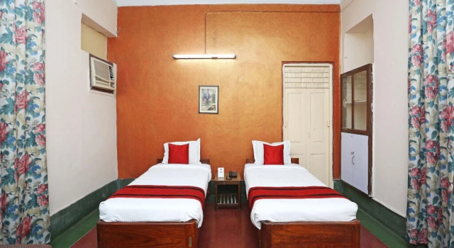 OYO 11896 Marble Palace Guest House