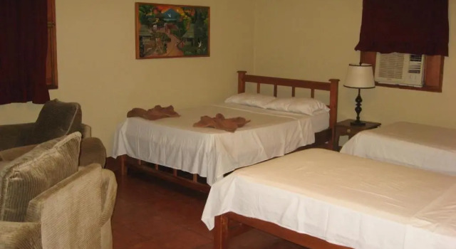 Семейное бунгало с балконом и с красивым видом из окна Hotel La Omaja