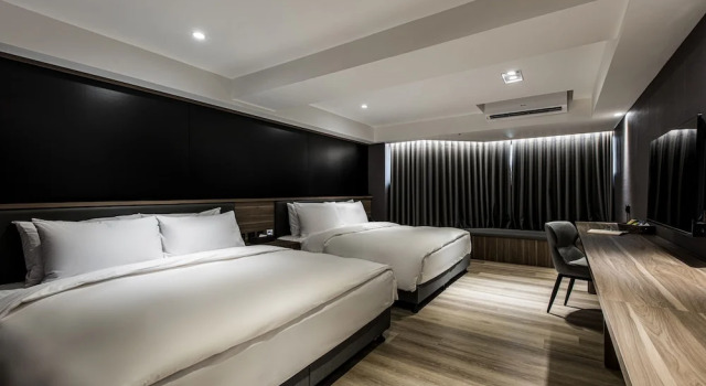 Четырёхместный номер Standard Autumn Willow Hotel
