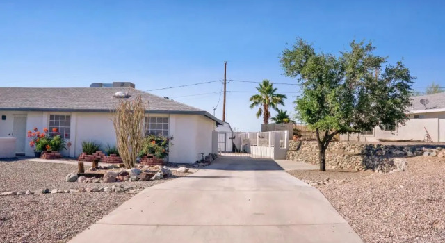 Коттедж с 3 комнатами *New* Cozy Pool Home - Heart Of Lake Havasu
