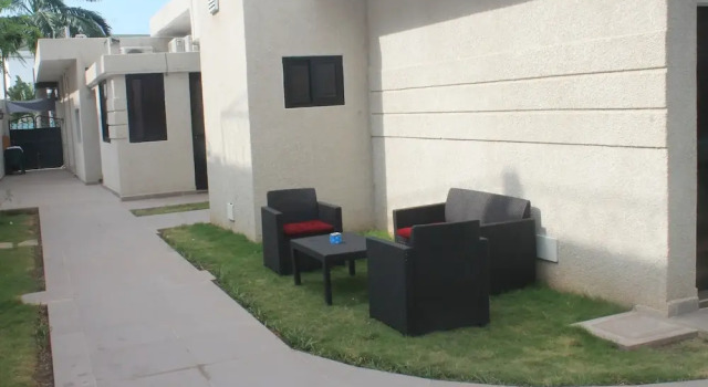 Four Season GUESTHOUSE