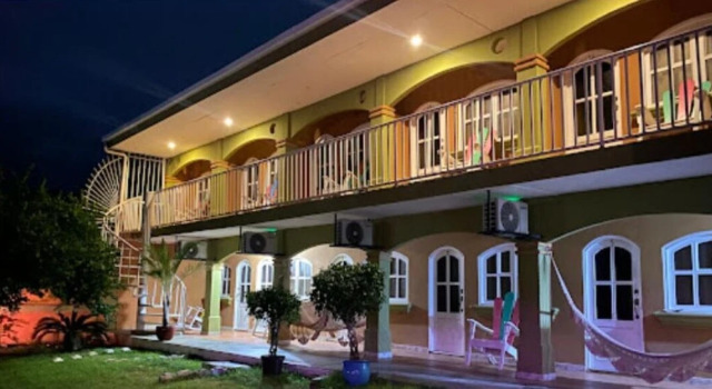Кровать в общем номере Hotel Royal Chateau