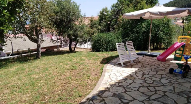 Коттедж c 1 комнатой Comfy house with private garden & view, near Kyparissia Castle