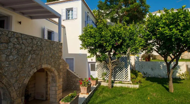 Вилла VILLA AELIA in Spetses - charm & convenience, 2min beach