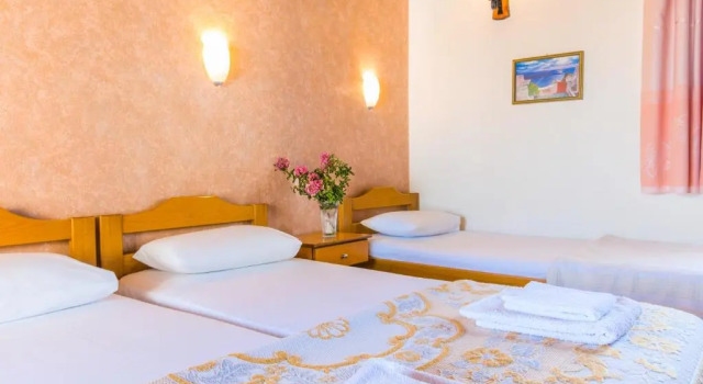 Aithrion 1, Book Hotel Chrisi Akti 