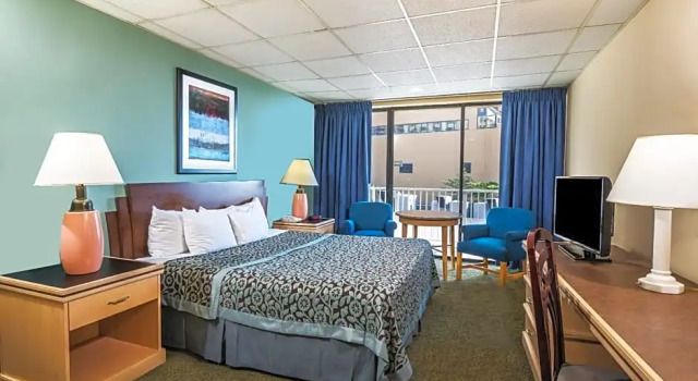 Двухместный номер Standard с балконом Days Inn by Wyndham Atlantic City Oceanfront-Boardwalk