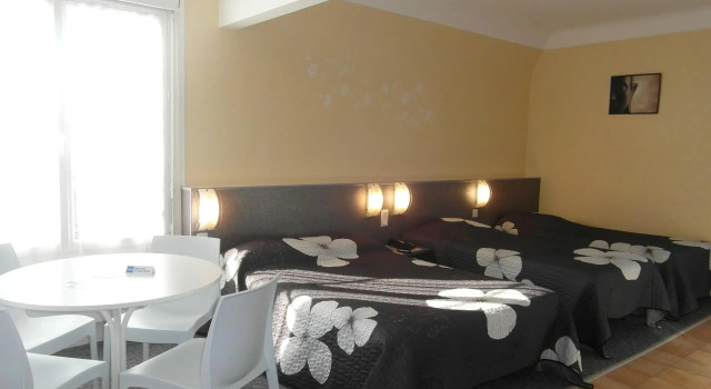 Семейный номер Standard Sure Hotel by Best Western Port Jérome - Le Havre