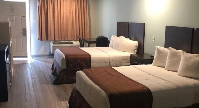 Четырёхместный номер Standard Cypress Inn