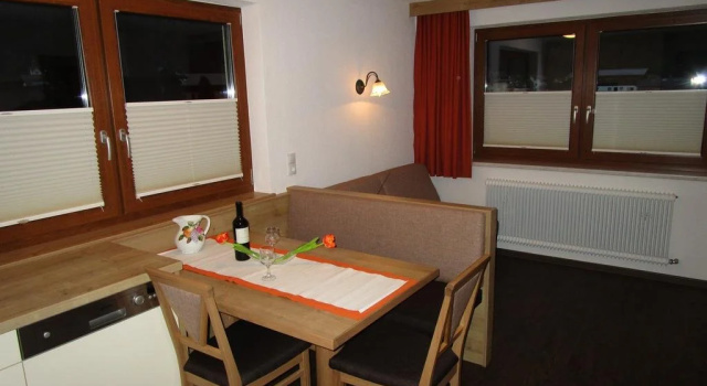 Gästehaus Helga, Rezervați Hotel Hoteluri în Tirol cu parcare, Parcare