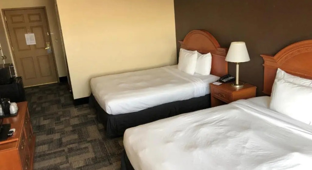 Четырёхместный номер Standard Country Inn & Suites by Radisson, Chicago OHare South, IL