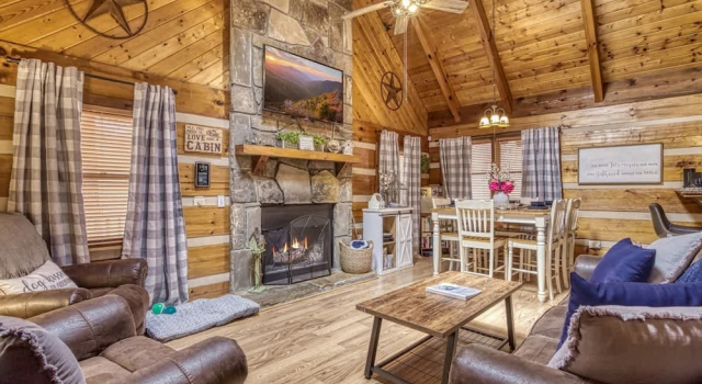 Laceys Place by Beyond Expectations With Hot Tub