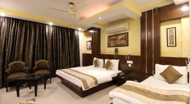Трёхместный семейный номер Standard Star view by Hotel Black mooncouple friendly Near Rk ashram Metro