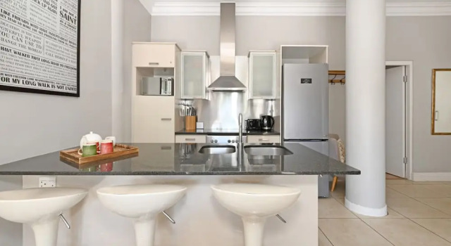 Charming Sea Point 1 Bed With Leafy Patio, Забронировать Апартаменты/квартира Отели Cape Peninsula с парковкой, Парковка
