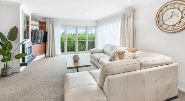 Lake Retreat - Hamilton Holiday Home