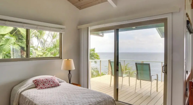 Коттедж Hilo Home w/ Private Deck + Stunning Ocean Views!