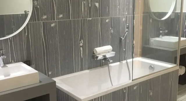 Семейный номер Standard с балконом The Originals Boutique, Hôtel Le Lion, Clermont-Ferrand