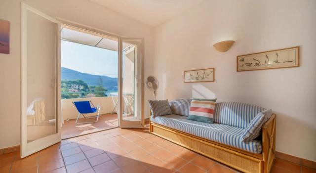 Baia Blu 2 in a small complex of colourful houses that directly overlooks the beach of Forno.-BAIA BLU N°2, Book Hotel Portoferraio Elba