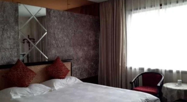 Lichuan Cang Hong Hotel, Book Hotel Lichuan Hubei