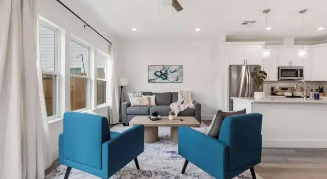 Modern 3BR Family Retreat in Downtown Houston, Забронировать Дом для отпуска Виллы Хьюстона - центра городов, Вилла