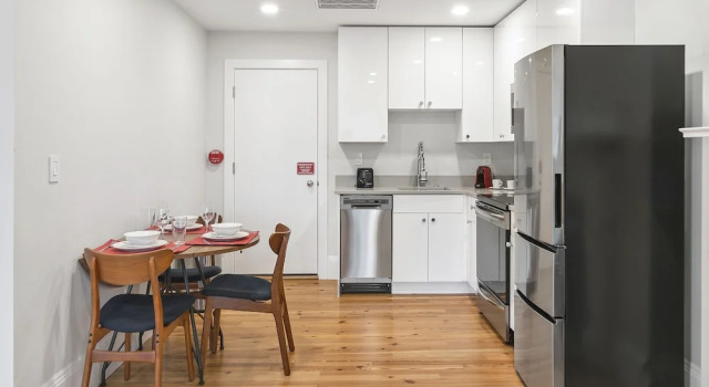 Студия Deluxe Charlesgate Suites