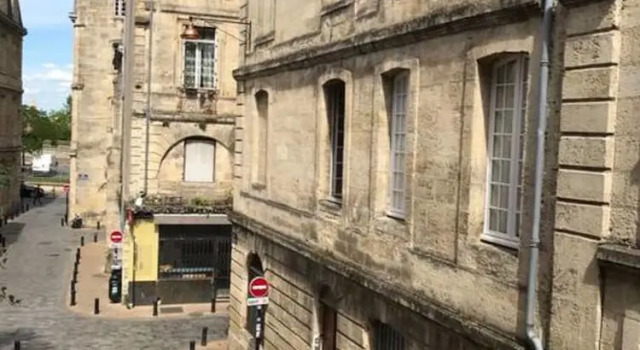 Petit Studio Porte de Bourgogne, Забронировать Отель Бордо Жиронда, рядом с Церковь Нотр-Дам