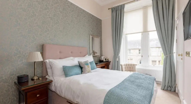 Одноместный номер Standard Victoria Square & The Orangery