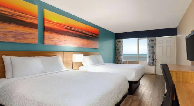 Четырёхместный номер Standard oceanfront Days Inn by Wyndham Myrtle Beach-Beach Front