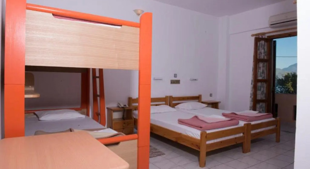 Четырёхместный номер Standard Alexander Beach Hotel