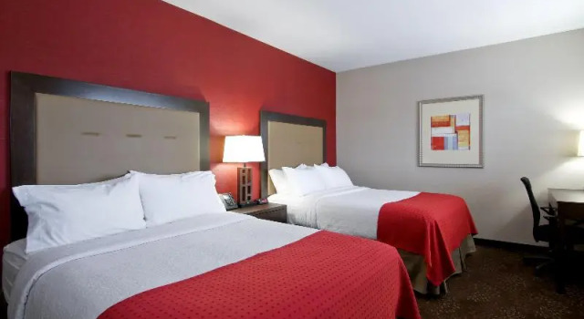 Четырёхместный люкс Holiday Inn Hotel & Suites St.Catharines-Niagara by IHG