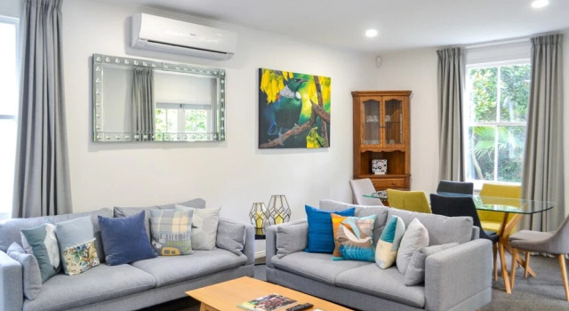 Коттедж с 2 комнатами с балконом Heritage, Renovated 2 Bedroom Ponsonby Villa