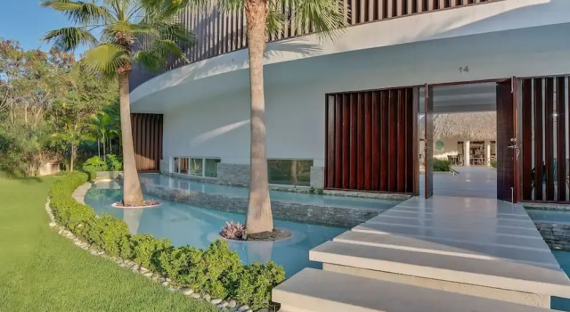 Вилла Luxurious 8-bedroom Dreamy Villa
