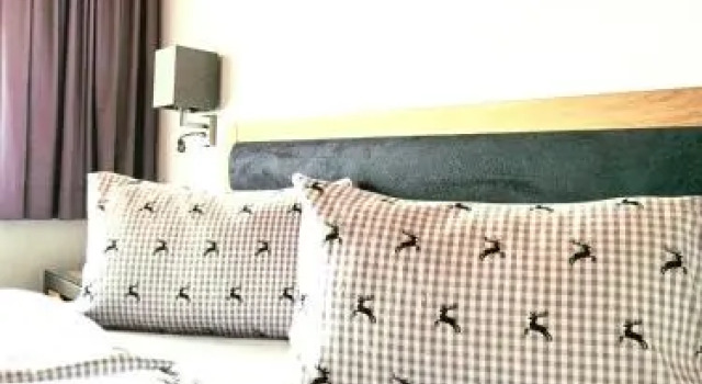 Ferienwohnung Zuppinger, Prenota Hotel Hotel a Tirolo con parcheggio, Parcheggio