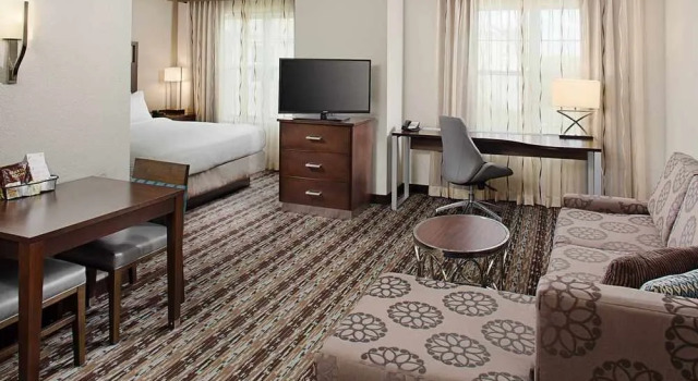 Residence Inn Worcester, Rezerwuj Hotel Hotele w New England z basenem, Basen