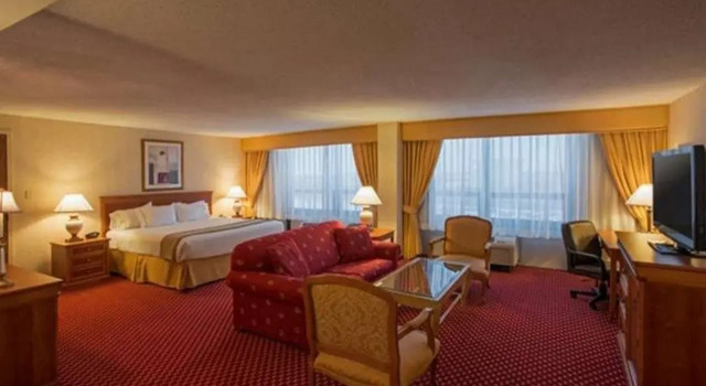 Staybridge Suites Chicago OHare Airport, an IHG Hotel, Забронировать Отель Отели Роузмонт с парковкой, рядом с The Dome at the Parkway Bank Sports Complex, Парковка