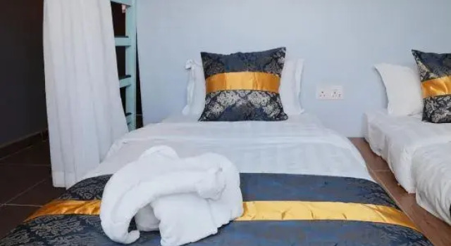 Четырёхместный семейный люкс Top Garden Hotel