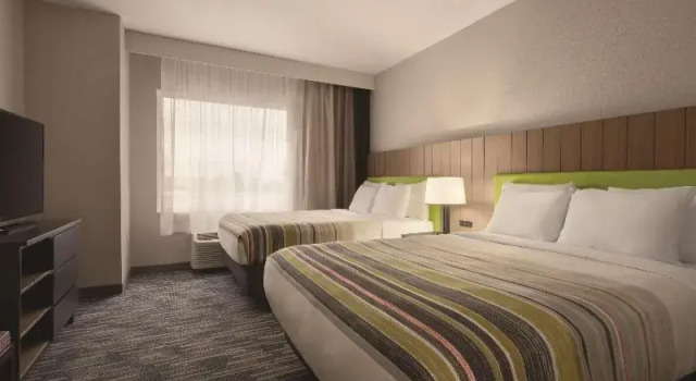 Четырёхместный люкс c 1 комнатой Country Inn & Suites by Radisson, Oklahoma City - Bricktown, OK