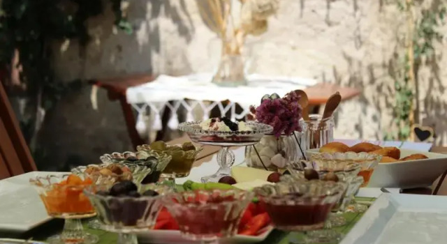 Lilyum Alaçatı Taş Ev